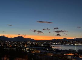 Apartment with lovely view, hotel in Tromsø