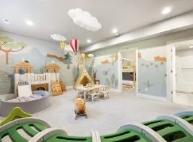 Modern Kirkland 4BR Family Oasis Kids Paradise