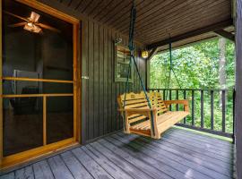 Quiet Country Cabin • Near Trails & State Parks, Hotel in Jasonville