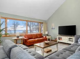 The M22 House - Panoramic Views of West Bay!