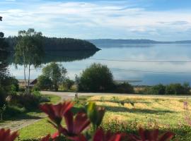 Koselig feriehus ved sjøen - Skjevikstranden, khách sạn ở Steinkjer