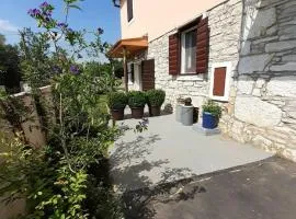 Apartments with parking space Brgod, Rasa - 25223