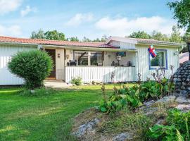 6 person holiday home in Fjällbacka, hotell sihtkohas Fjällbacka