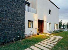 Atlas Serenity Villa Marrakech, hotel a Sbiti