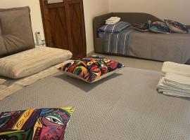 Romantico appartamento nel centro storico, hotel u gradu Anzi