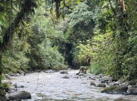 YAPI LODGE La casa del agua، فندق في Piscal