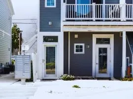 Midcentury Getaway: Walk to Everything!