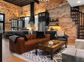 Luxury TC Loft: Historic Condo!