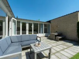 Duinland 247modern bungalow for 6 guests