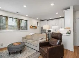 Cozy Capri Condo: Charming 1BR 1BA Downtown!