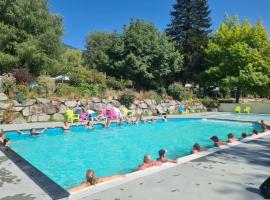 Camping 3 étoiles familial avec piscine et pataugeoire, Hotel in Allevard