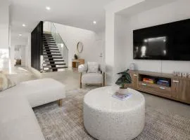 Luxury Coastal Escape-Ocean Views Walk to Beach