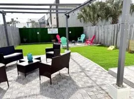 Coastal Retreat Walk to Beach Designer Backyard