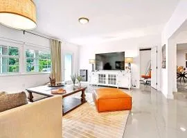 Bright 4BR North Miami Villa Close to Beaches and Huge Backyard