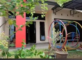 Homely Guest House Tegal