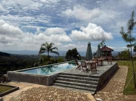 Luxury Villa Arsa Private Pool and Karaoke, hotel u gradu 'Perbawati'