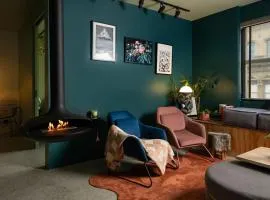 BONNE SOIREE ON SMITH - Architectural 2Bed Conversion with Parking