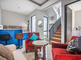 Rumah Rojana - Stay Modern & Nyaman dengan 3 Kamar Tidur, hotel a Jangpangpondok