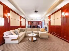 Bright Peaceful 2BR Retreat Near UBC Downtown