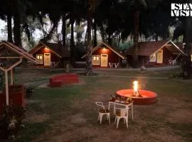 StayVista at Nomad's Nook with Lawn, River View