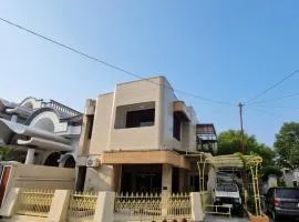 Galareka House 2 - with 4 bedrooms in Solo Center