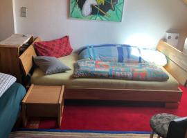 gemütliches Zimmer in Winningen mit Garten-, Küchennutzung und Arbeitsplatz, Hotel in Winningen