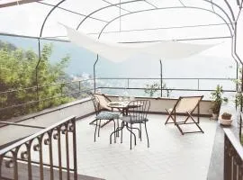 Relax & nature - Terrace overlooking the valley to the sea