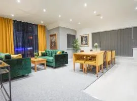 Apartment Suite 17 beds - Party bookings welcome