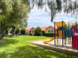 Busselton Villas and Glamping Village, מלון בבסלטון