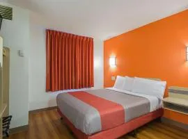 Motel 6-Whitby, ON - Toronto East