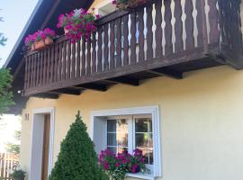 Dom wakacyjny Zakątek Zacisze, hotel a Charzykowy