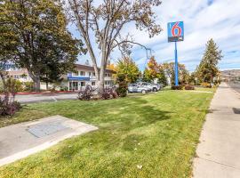 Motel 6-Yreka, CA, hotell i Yreka