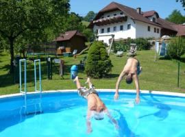 Ferienhof Pfaffenlehen, hotel v destinaci Maria Neustift