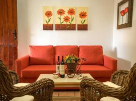 Holiday home in Malpais de Candelaria with a terrace、Benceのホテル