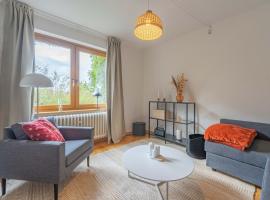 Strandnahe Gartenwohnung an der Kieler Förde, hotel a Heikendorf