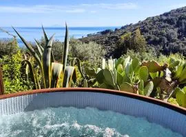 Sea view villa with large garden