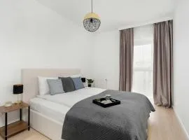 Jasny Apartament z Parkingiem i Balkonem by Noclegi Renters