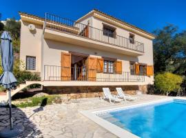 Casa Berlín, magnificas vistas, Hotel in Corçà