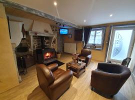 La Tanière, hotel a Sirod