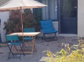 PETIT STUDIO DAnS UN JARDIN