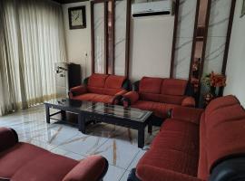 Peaceful Luxury 1BHK Pathankot with Wifi, Gardens, TV, AC, Geyser, Kitchen and More, Hotel in Mādhopur