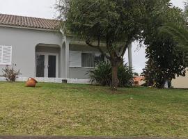 Santa Maria Goldcrest House, hotel i Vila do Porto