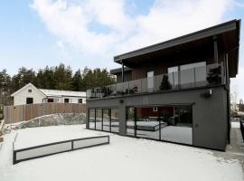 Architect-Designed Luxury Villa with Pool & Sauna, Hotel in Gribbylund