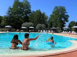ZEcamping 3 dog friendly piscine dans le parc régional du Verdon, hotel a Valensole
