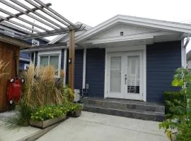 Independent 1 BDRM laneway home near FIFA FAN FESTIVAL SITE metro free parking