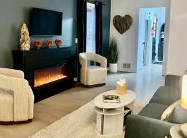 The Cozy Mitten 2 Bedroom1 Bath, Fenced Yard