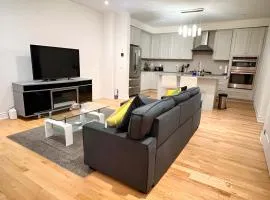 Modern 4Bedroom Retreat I 2Car Parking I Steps from the Ajax Waterfront