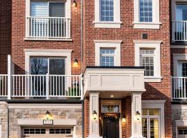 Modern 4Bedroom Retreat I 2Car Parking I Steps from the Ajax Waterfront: Ajax şehrinde bir otel