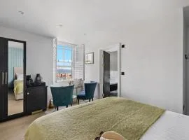 Leader Suite - Sea View - Free Wi-Fi