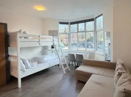 Studio Next to Golders Green Station